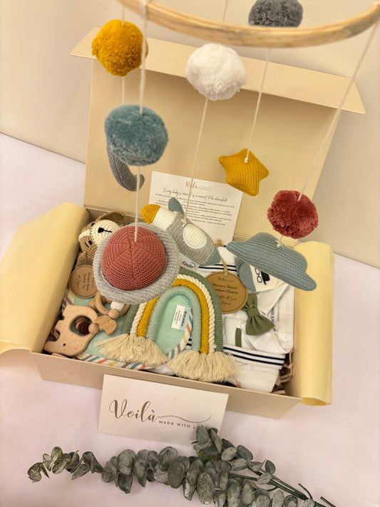 Minty Dreams – Green-Themed Baby Hamper