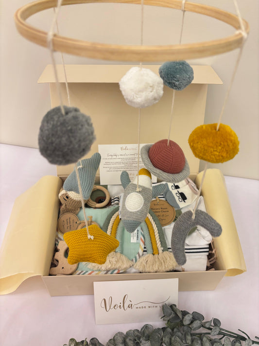 Minty Dreams – Green-Themed Baby Hamper